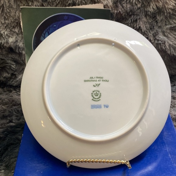 Royal Copenhagen Year Plate1990
Christmas In Tivoli No2349 limited edition - Picture 12 of 16